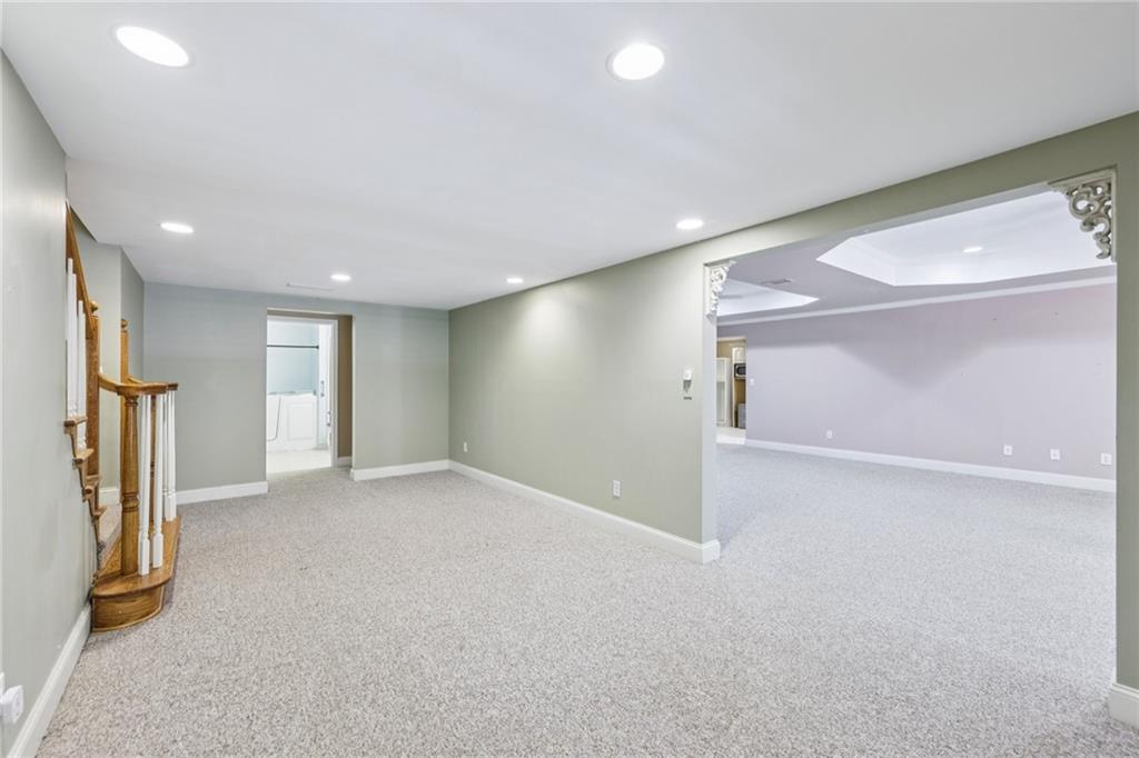 8110 Lakemont Close