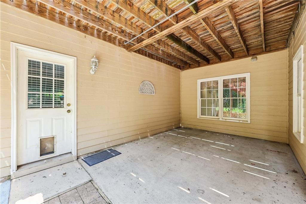 8110 Lakemont Close