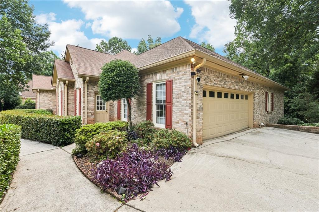 8110 Lakemont Close