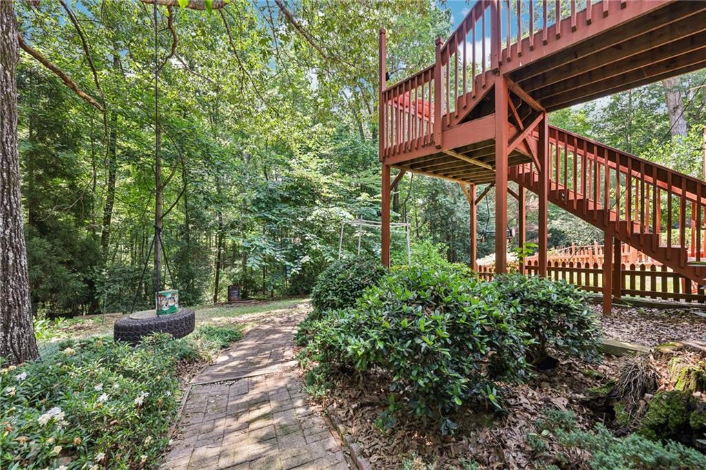 8110 Lakemont Close