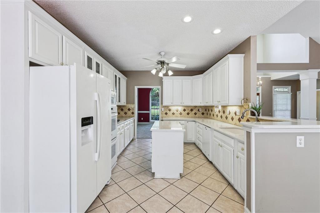 8110 Lakemont Close