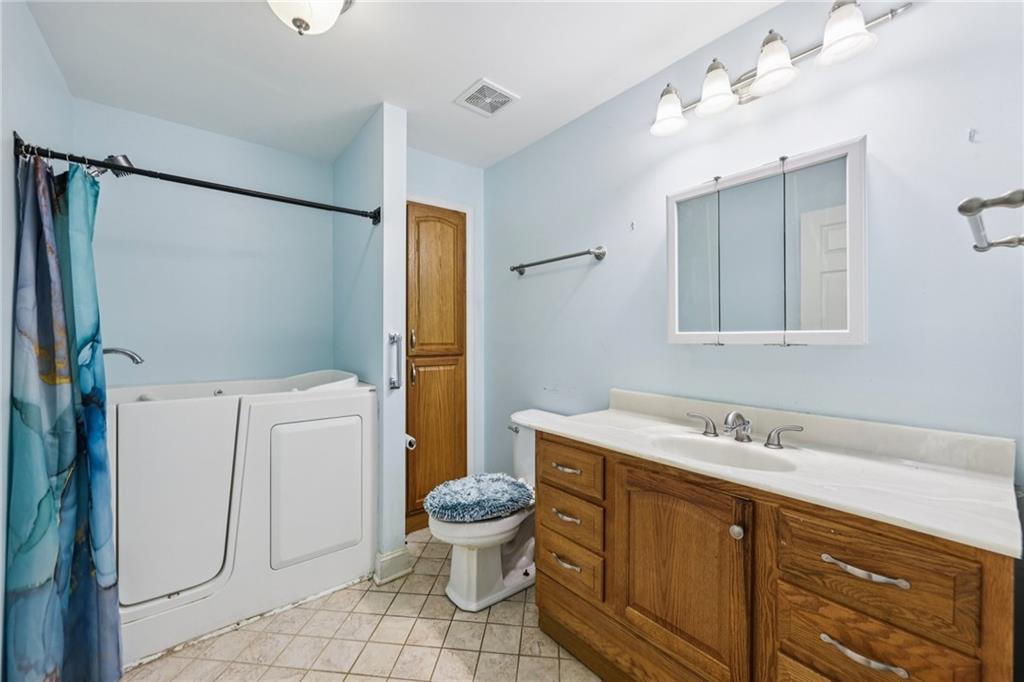 8110 Lakemont Close
