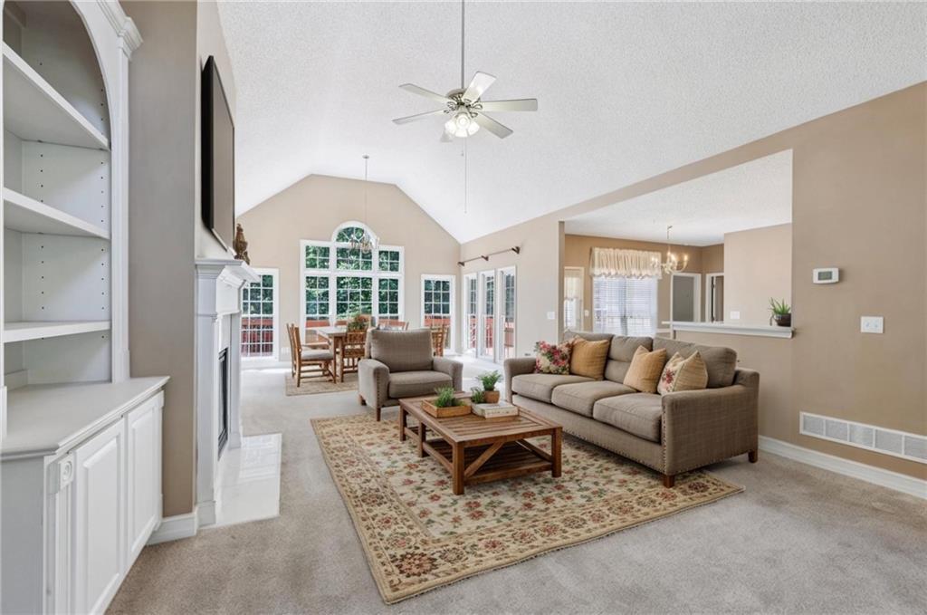 8110 Lakemont Close