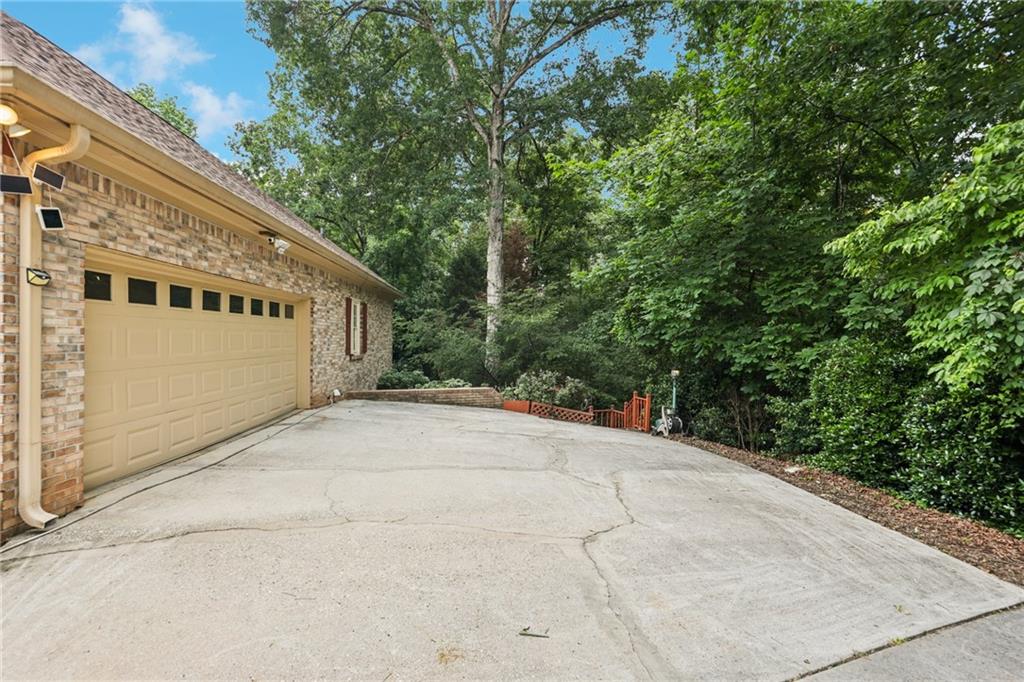 8110 Lakemont Close