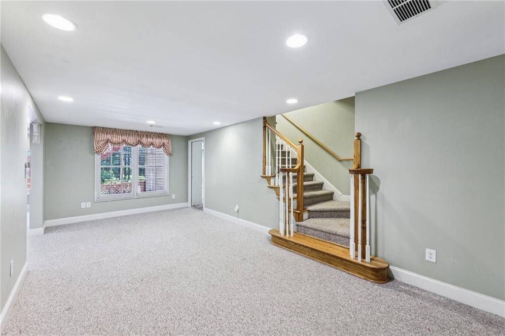 8110 Lakemont Close