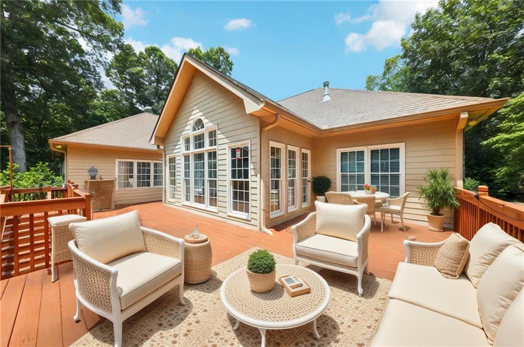 8110 Lakemont Close