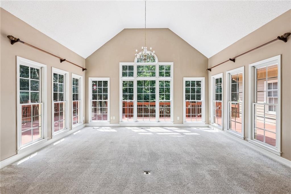 8110 Lakemont Close