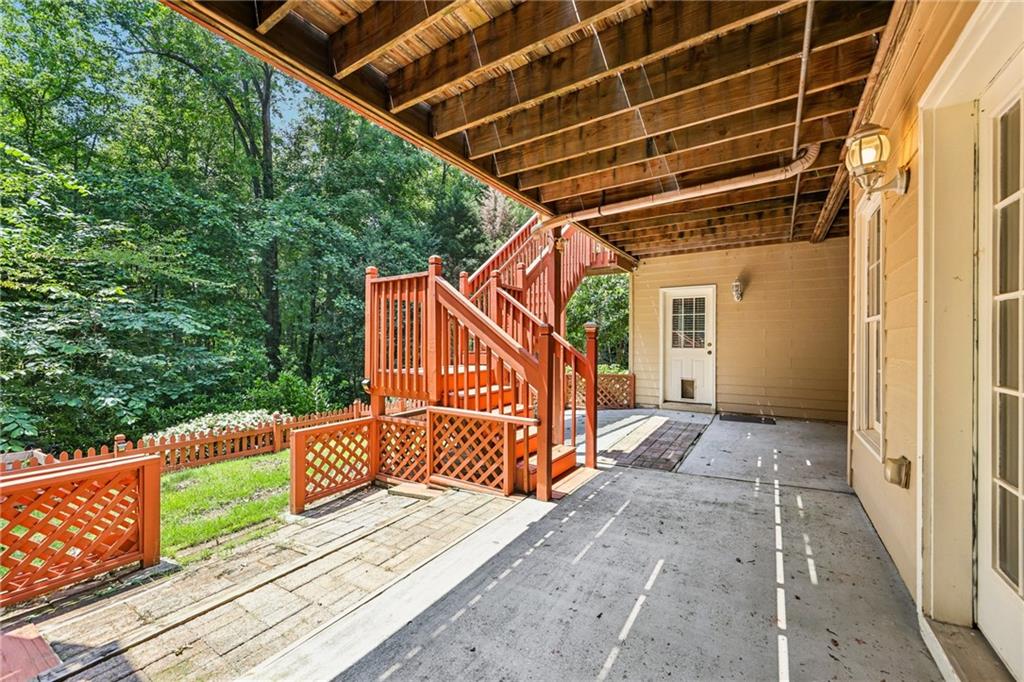 8110 Lakemont Close