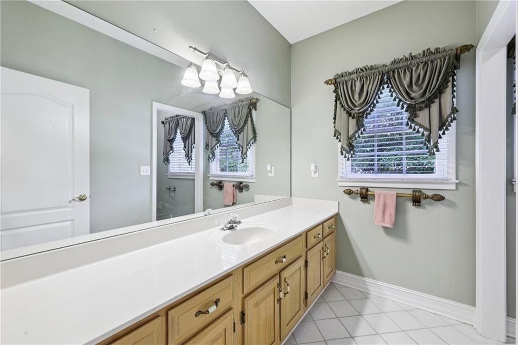 8110 Lakemont Close