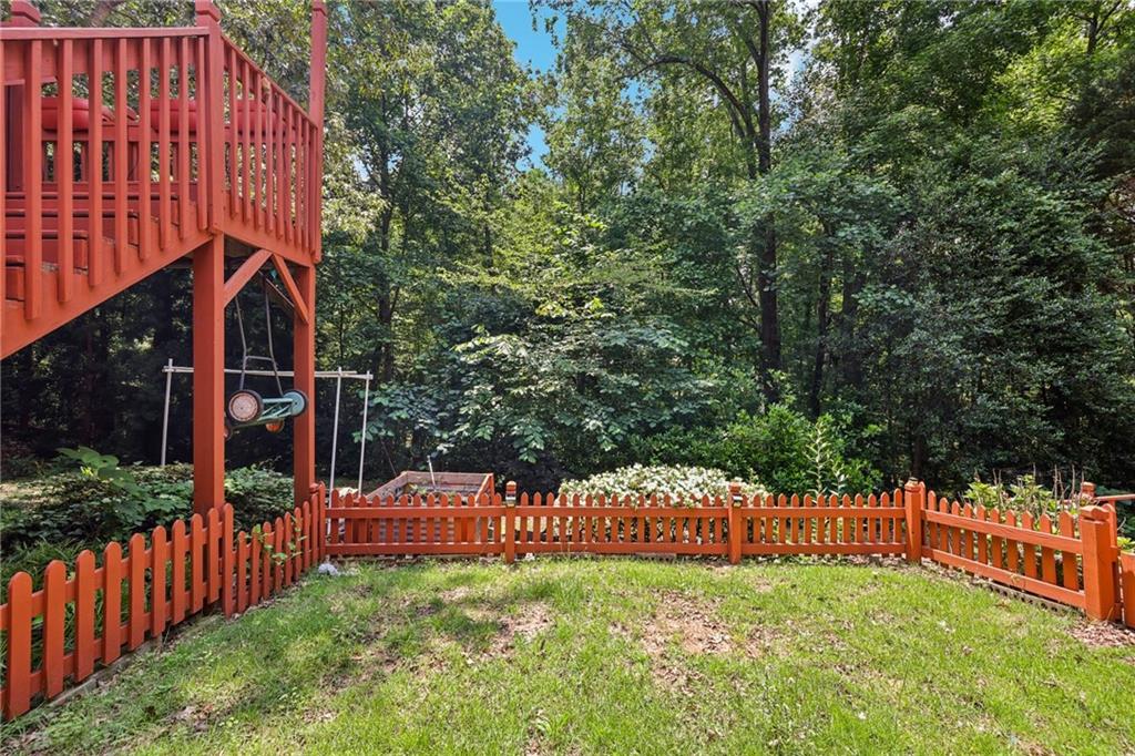 8110 Lakemont Close
