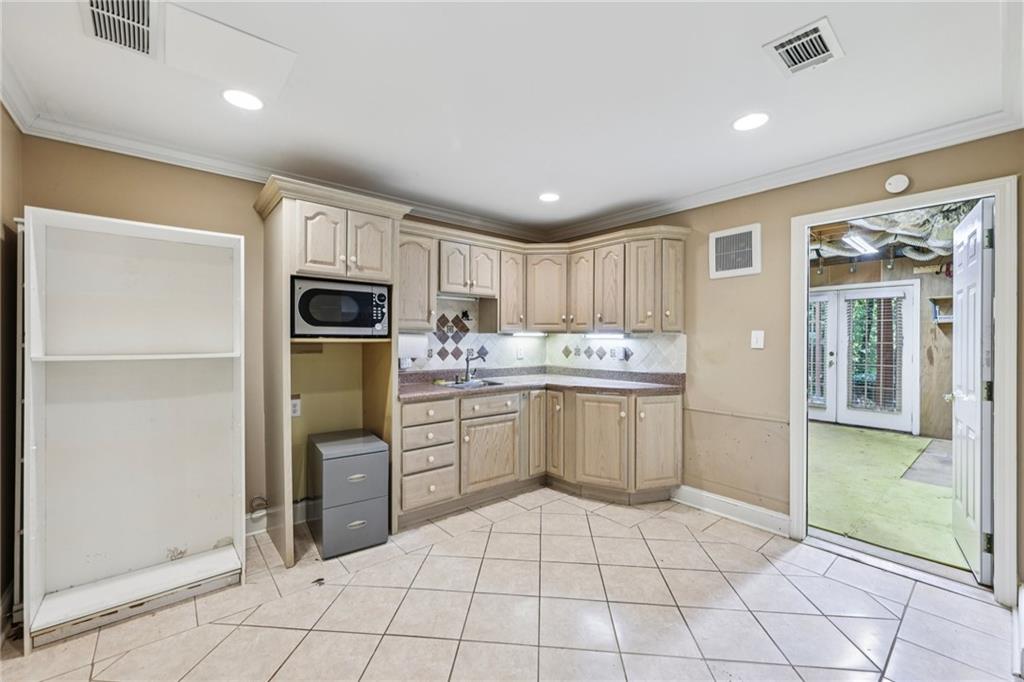 8110 Lakemont Close