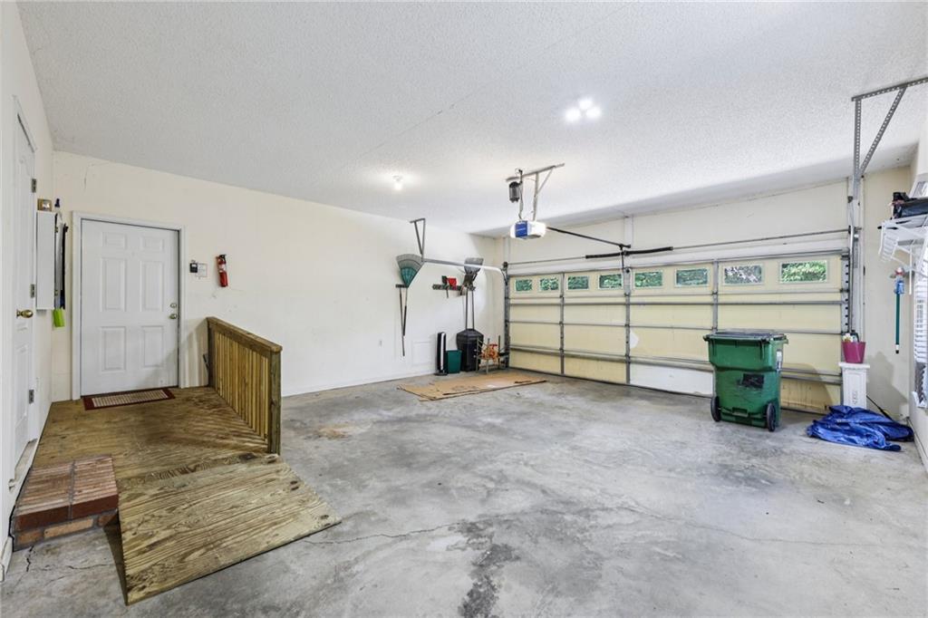 8110 Lakemont Close