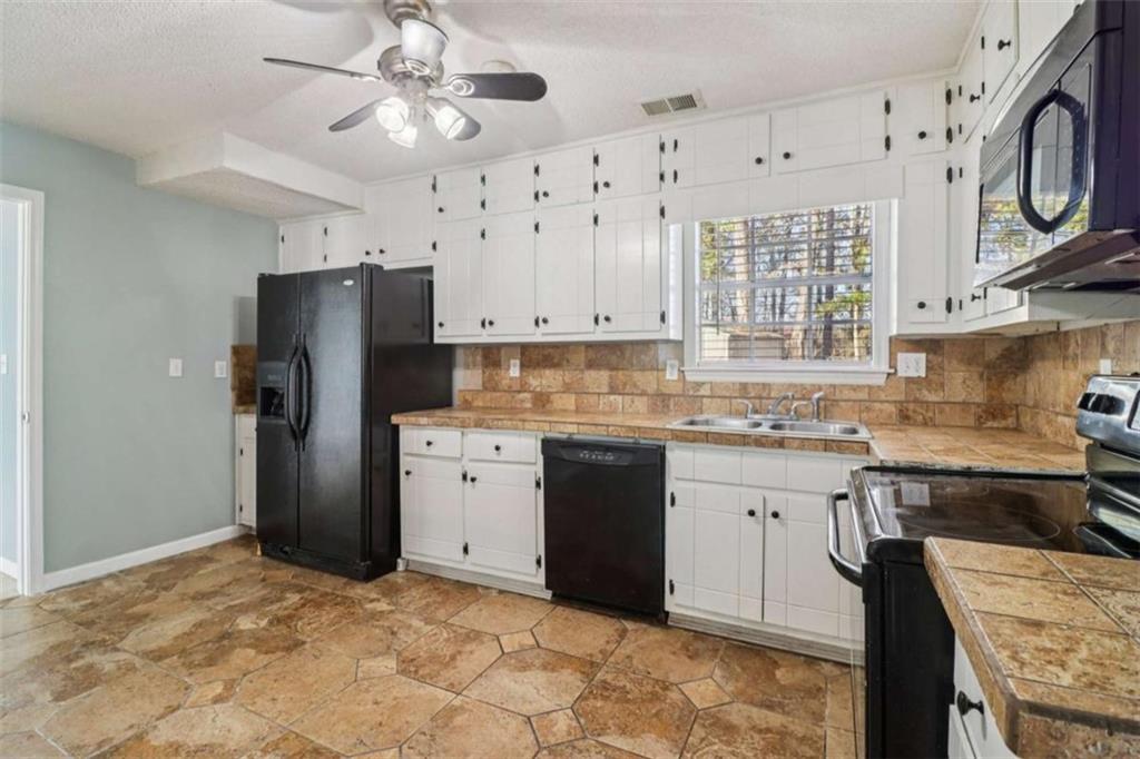 112 Rivercrest Drive