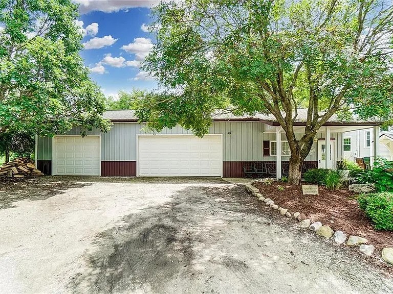 950 Old Springfield Road