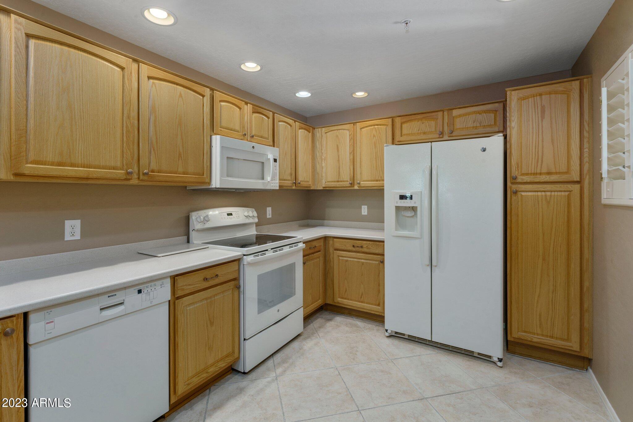 19700 N 76TH Street Unit: 1083
