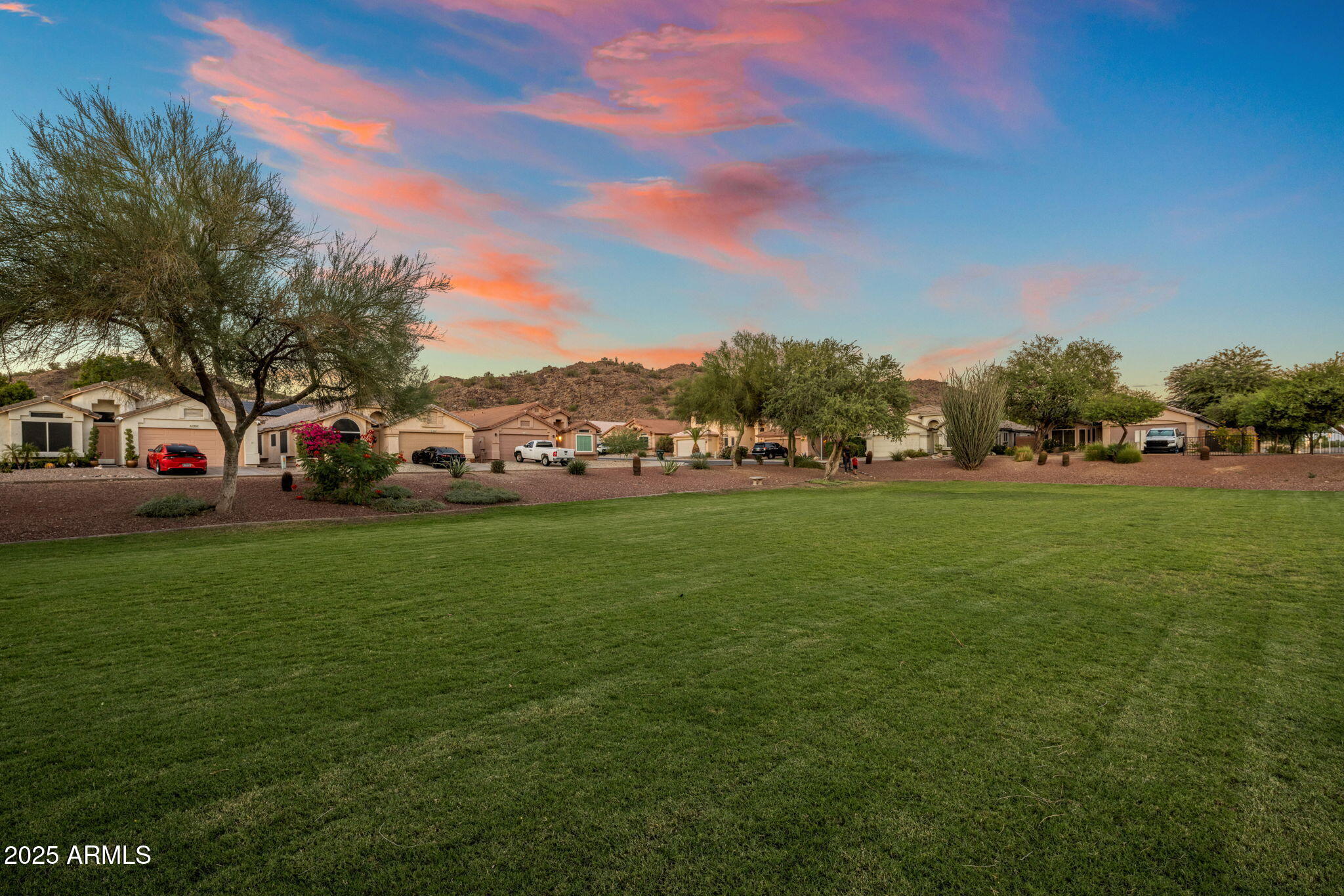1922 E SIESTA Lane