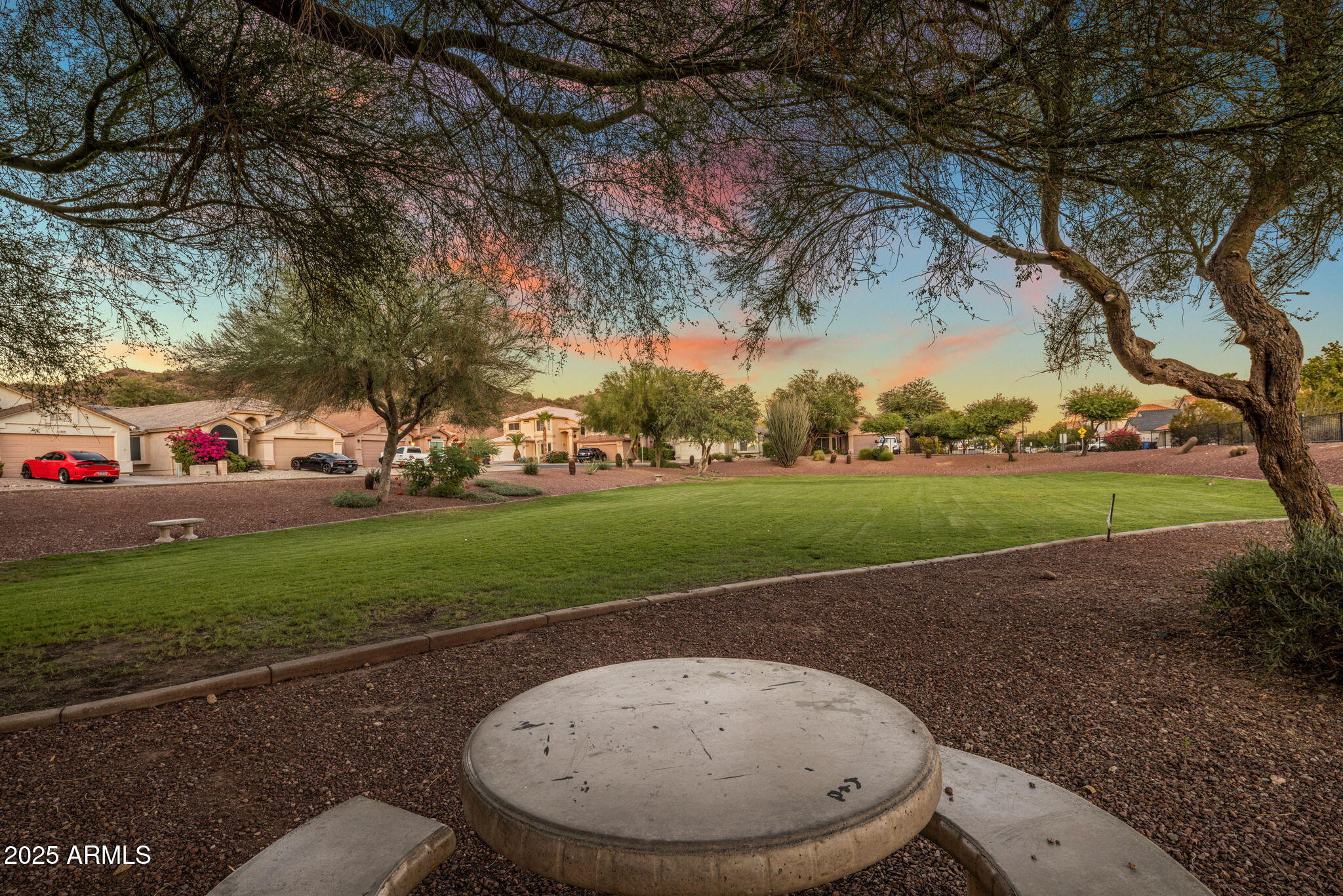 1922 E SIESTA Lane