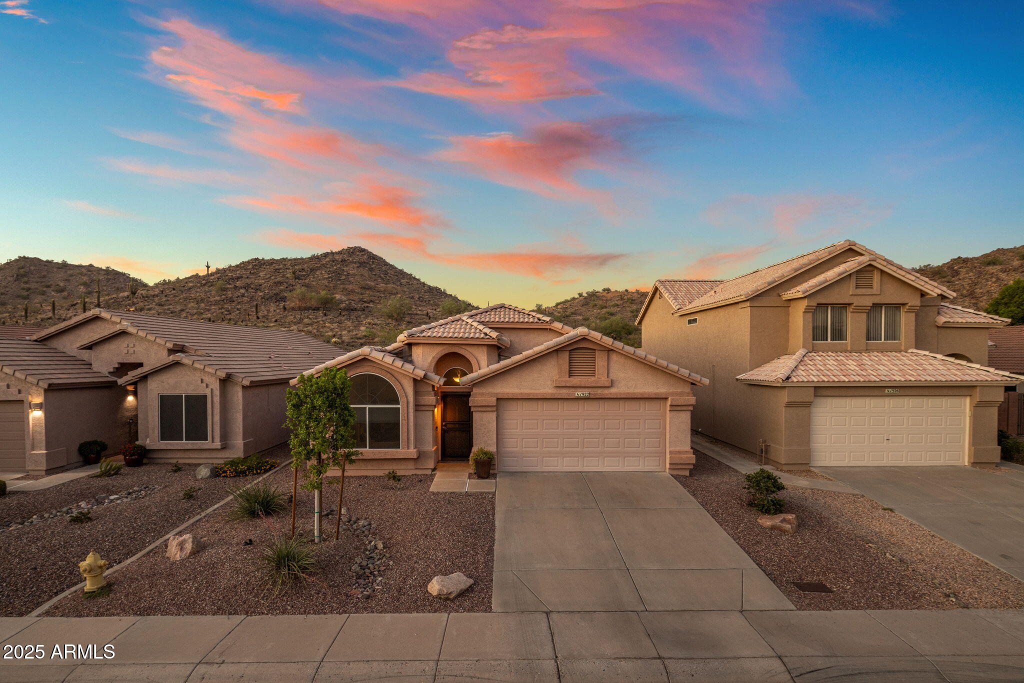 1922 E SIESTA Lane