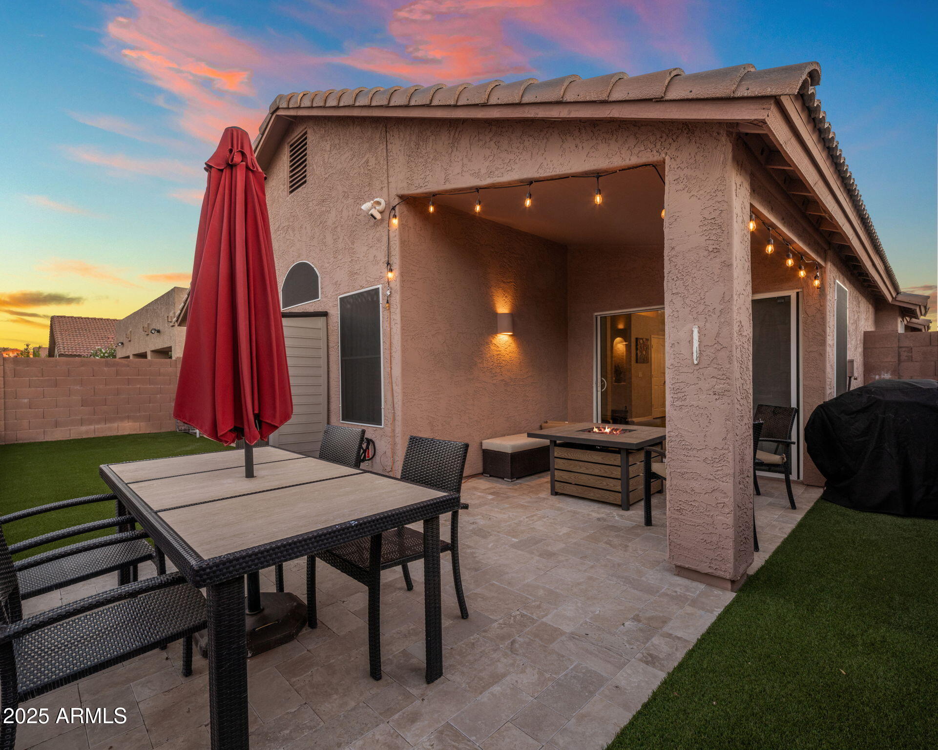 1922 E SIESTA Lane