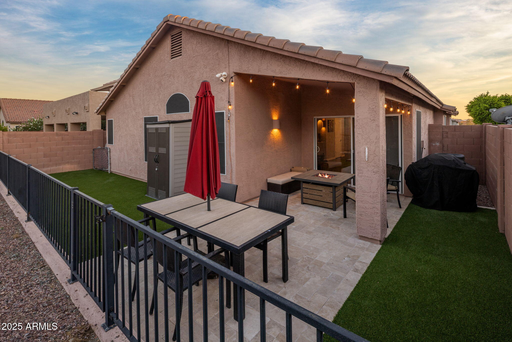 1922 E SIESTA Lane