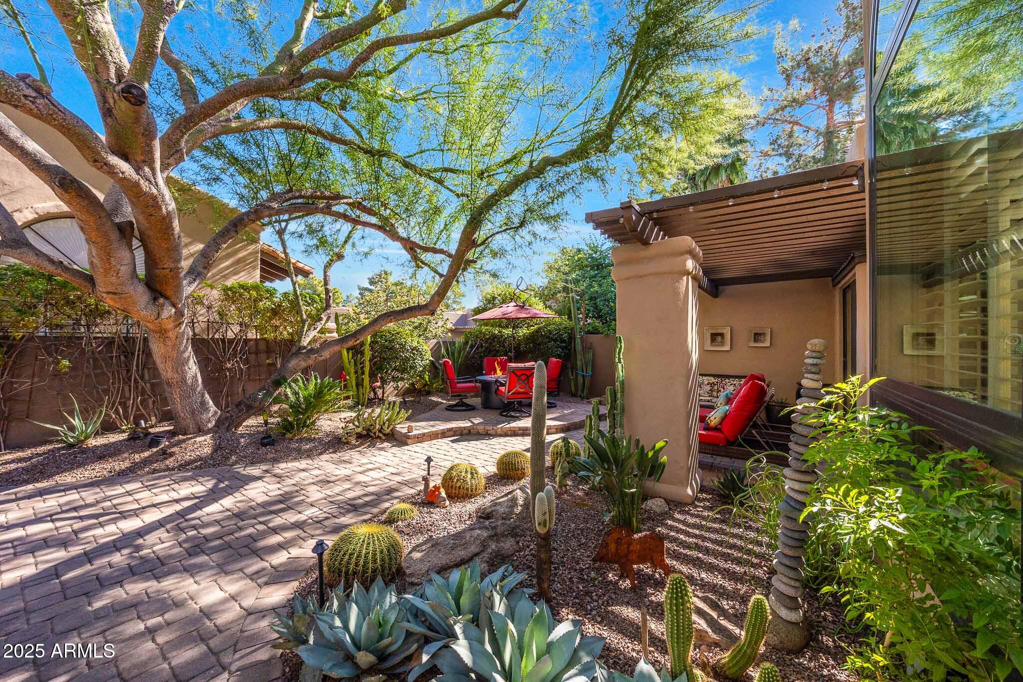 11437 N 40TH Place