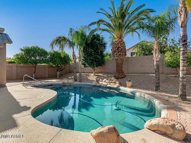 5910 E WOODRIDGE Drive