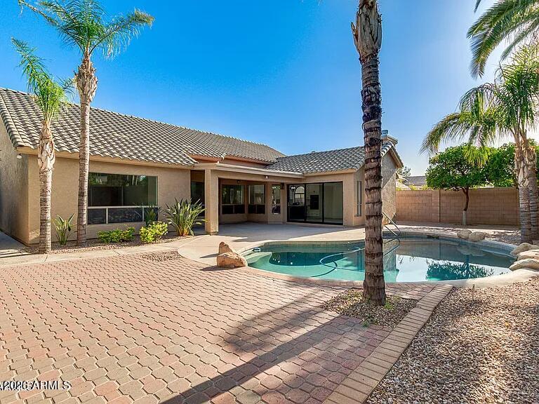 5910 E WOODRIDGE Drive