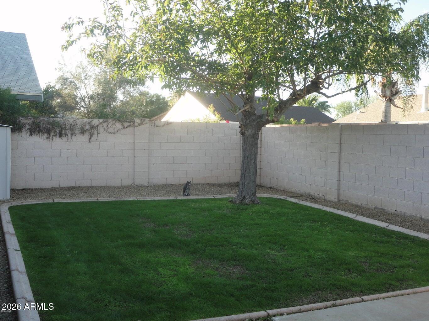 2706 E SYLVIA Street