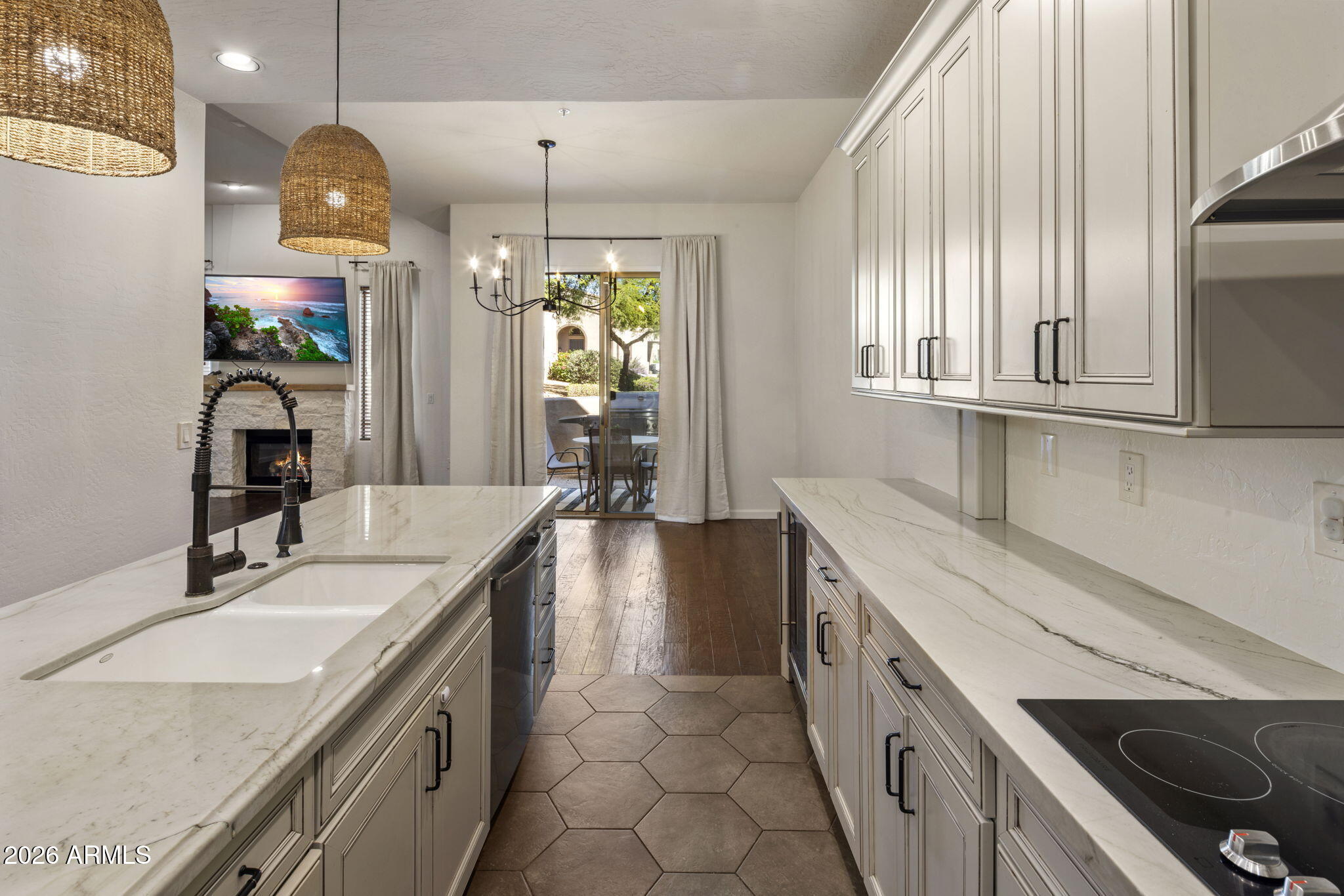 20802 N GRAYHAWK Drive 1022