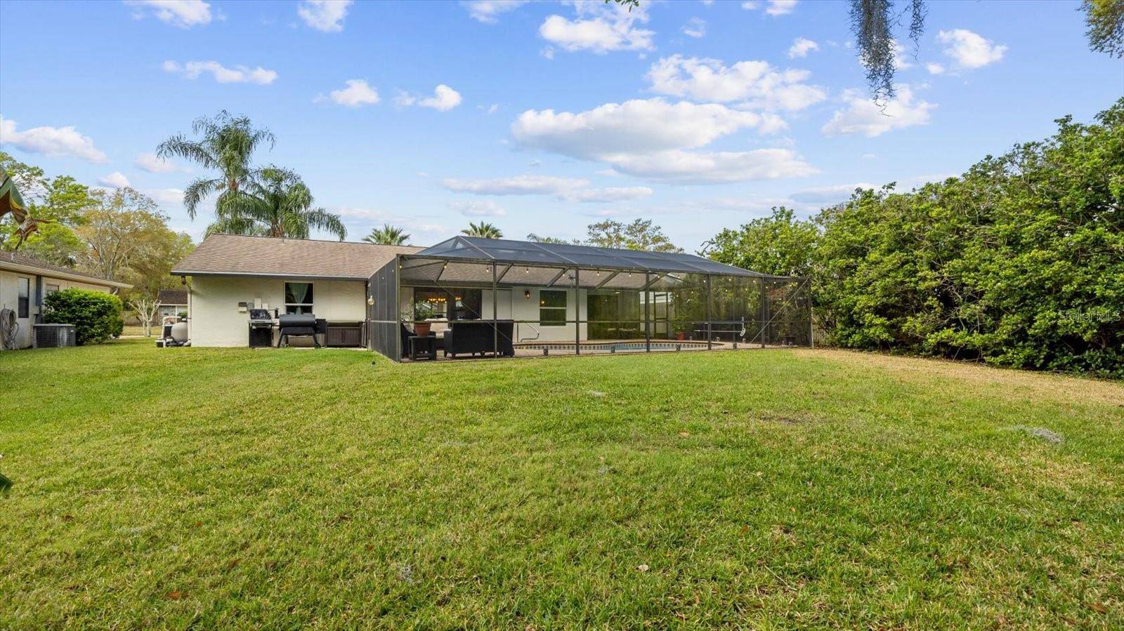 805 JACARANDA DR