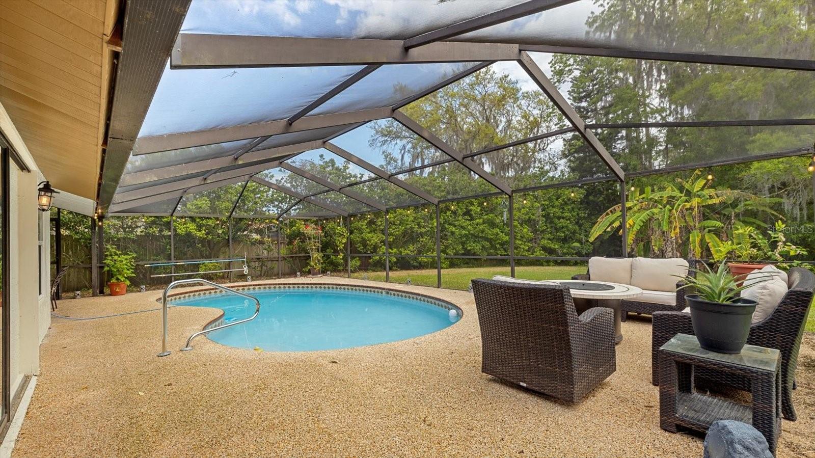 805 JACARANDA DR