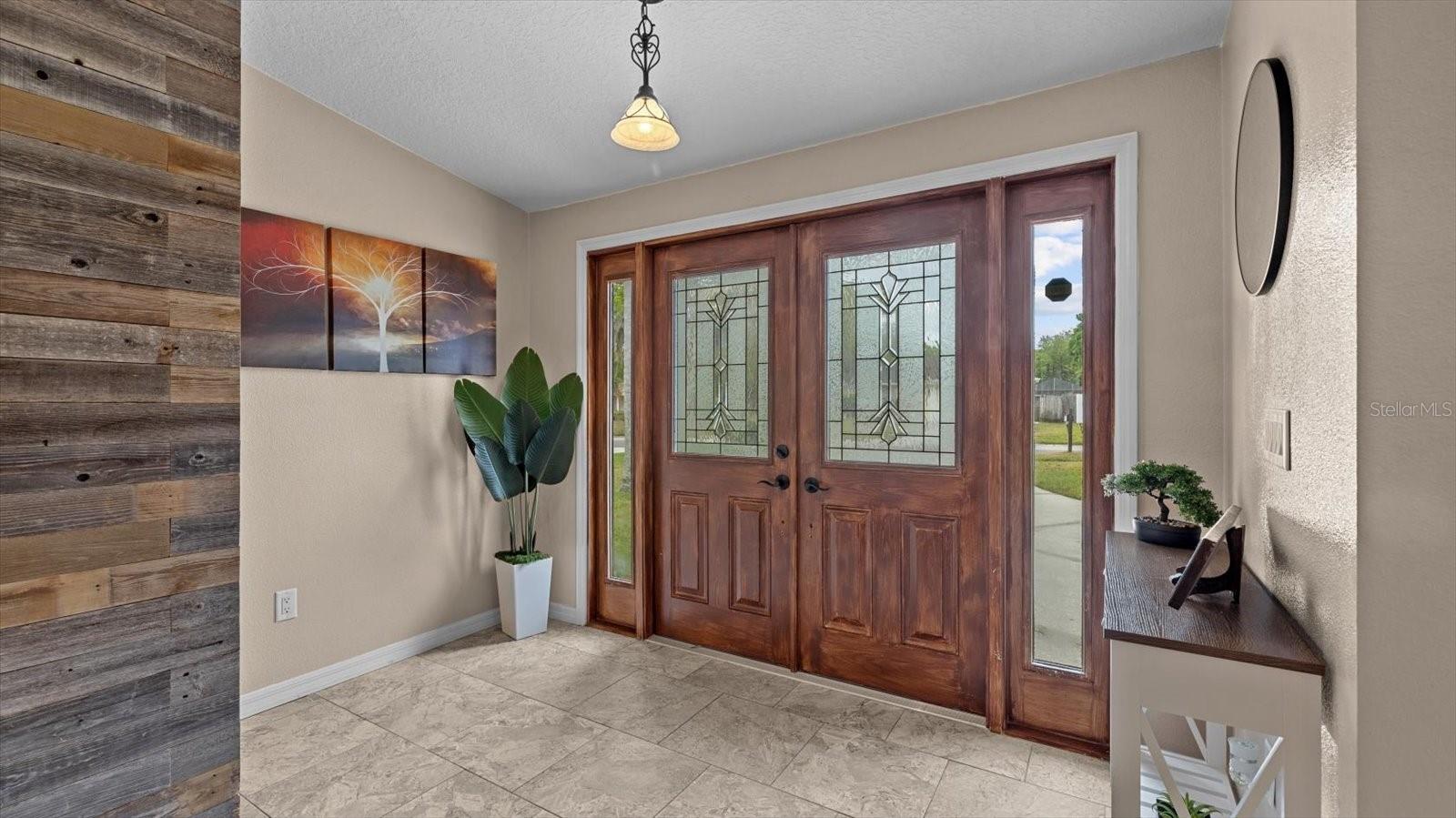 805 JACARANDA DR
