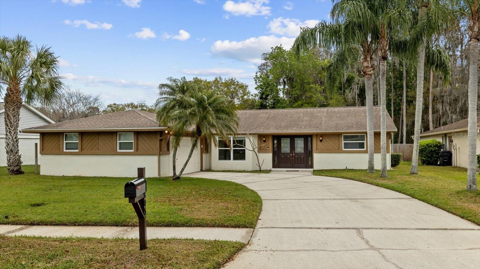 805 JACARANDA DR