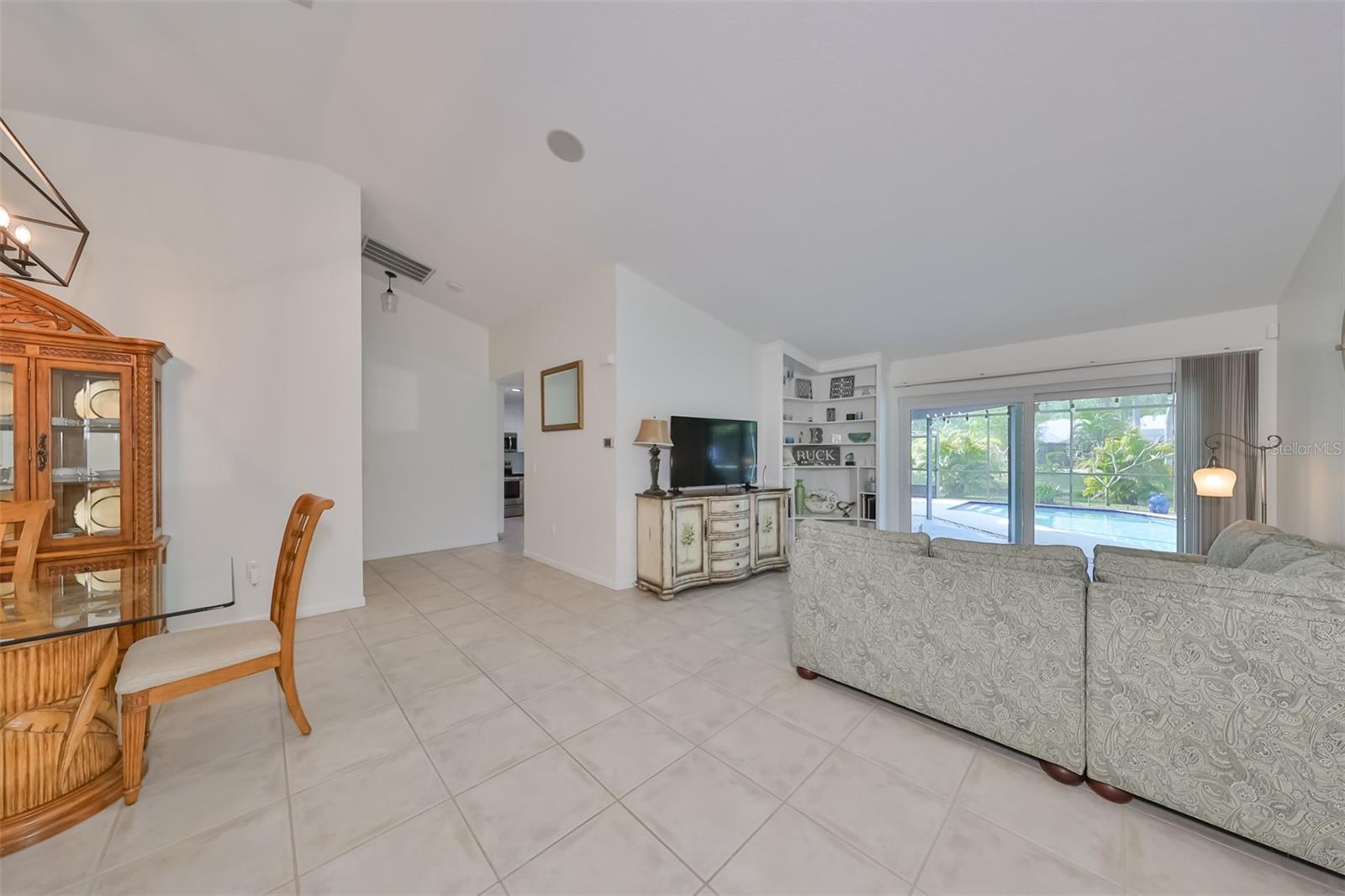 5836 WINDERMERE DR