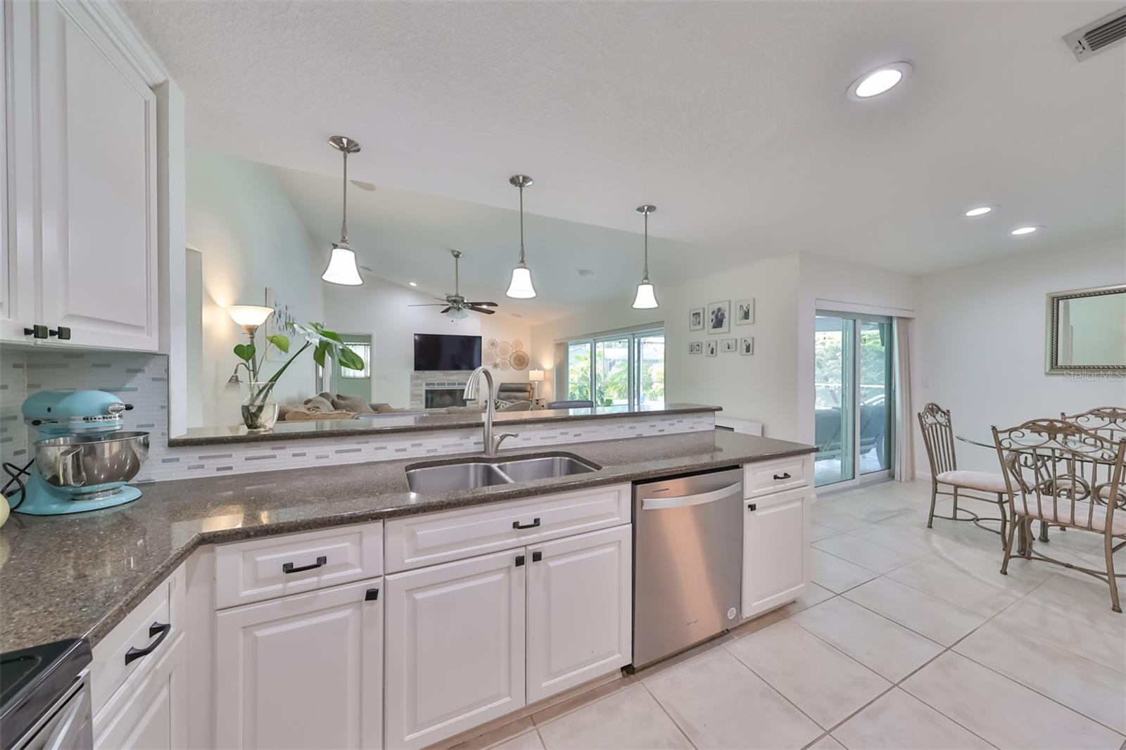 5836 WINDERMERE DR