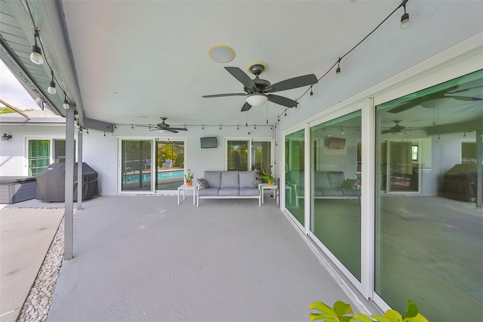 5836 WINDERMERE DR