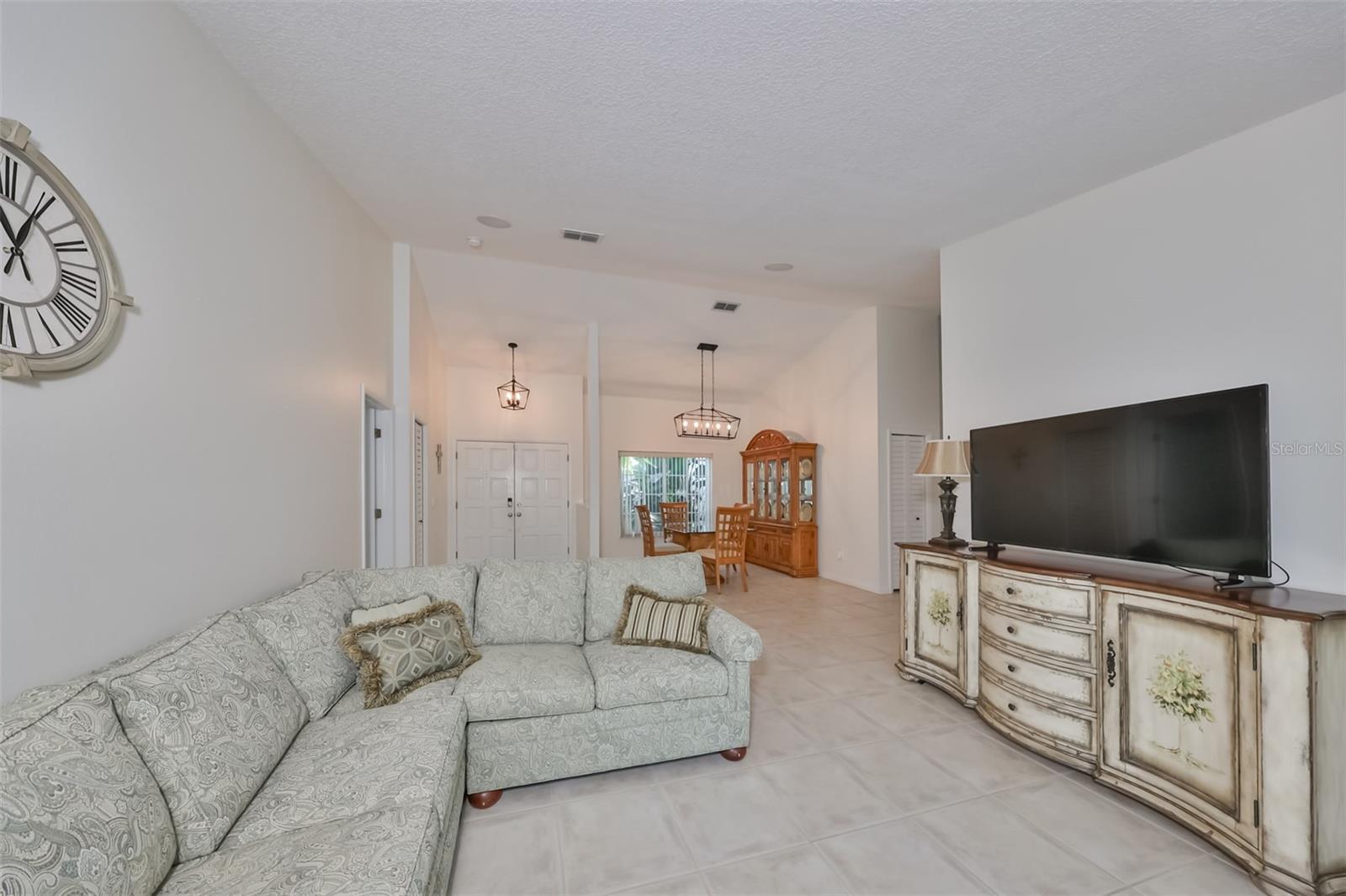 5836 WINDERMERE DR