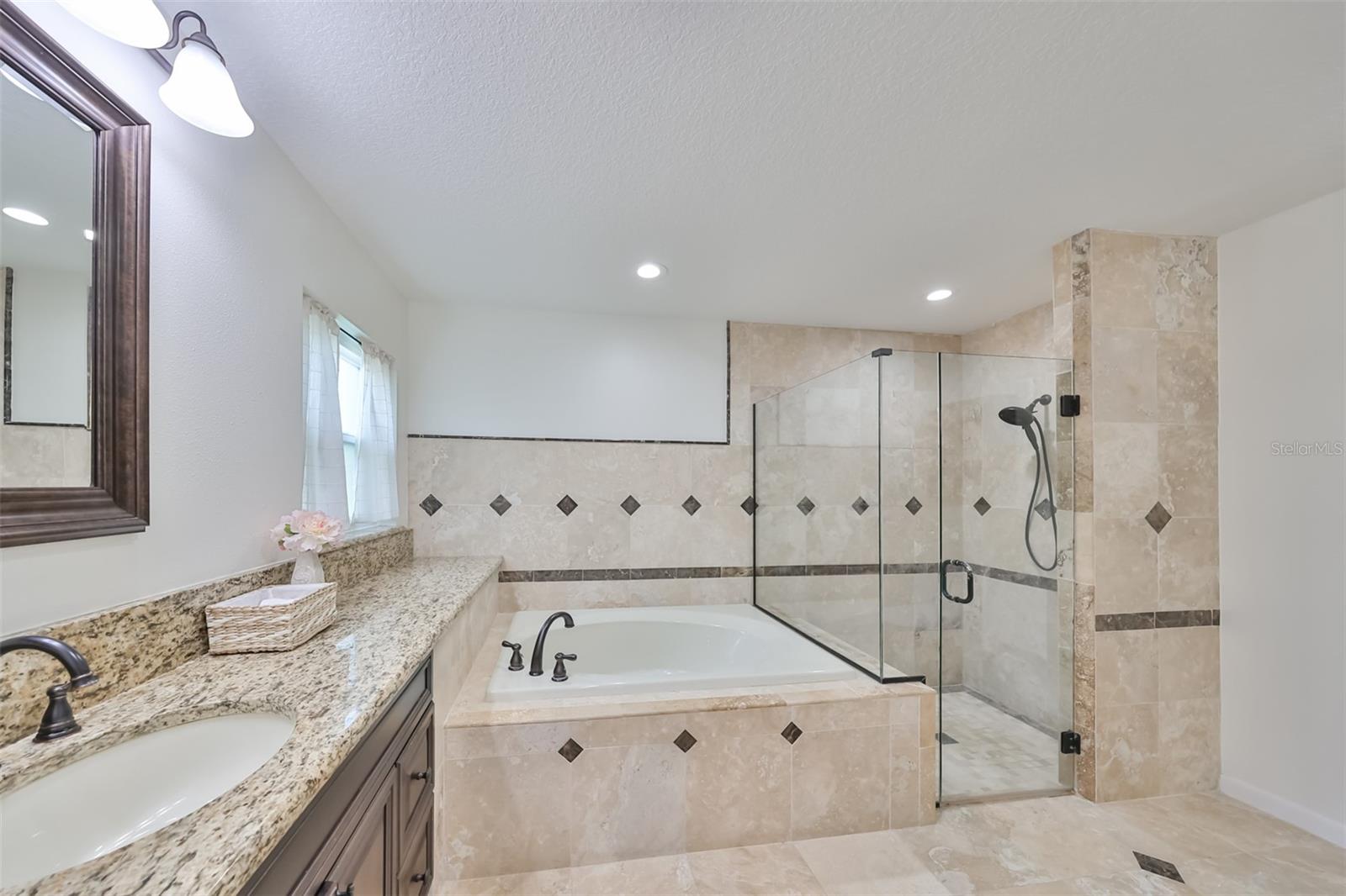 5836 WINDERMERE DR