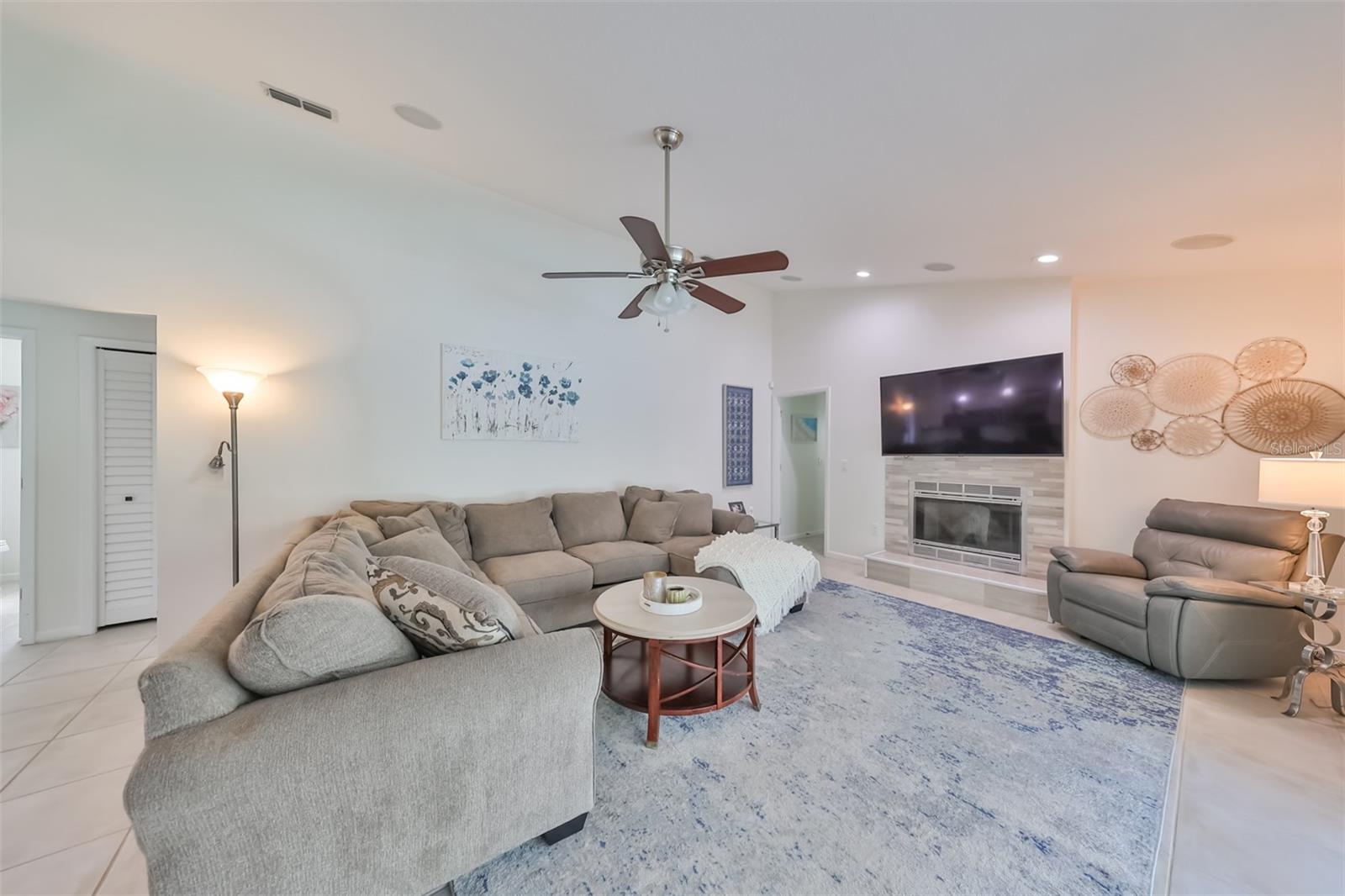 5836 WINDERMERE DR