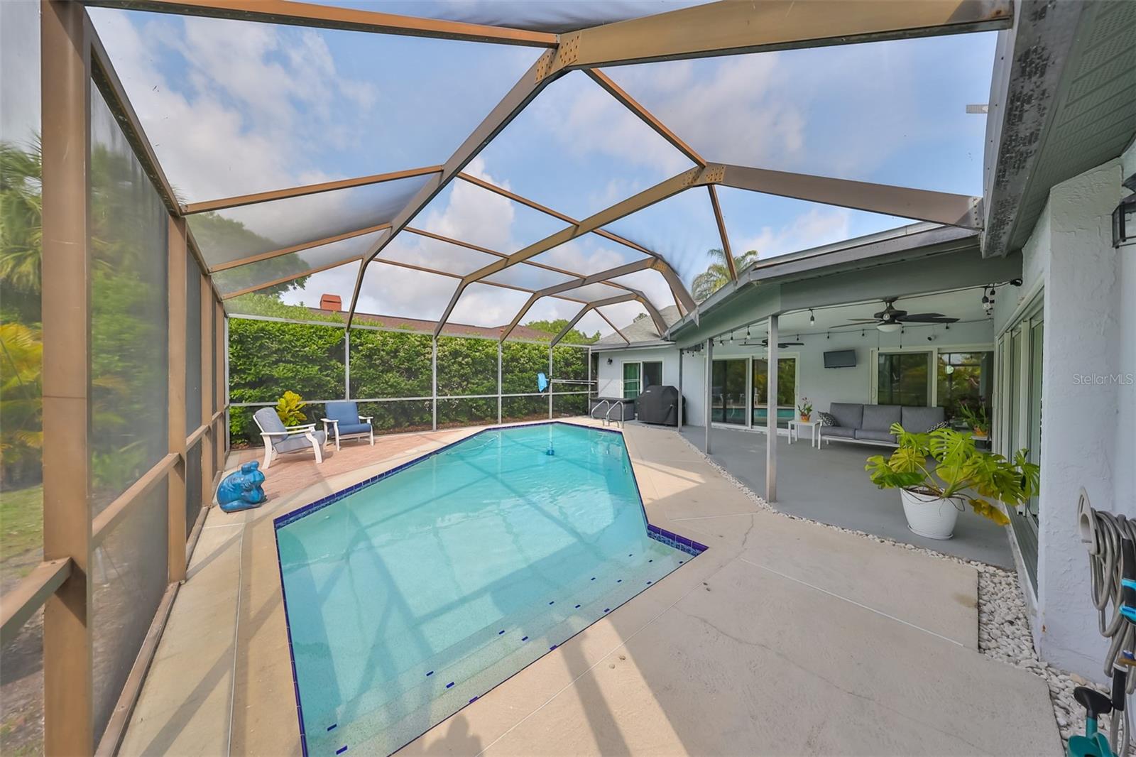 5836 WINDERMERE DR