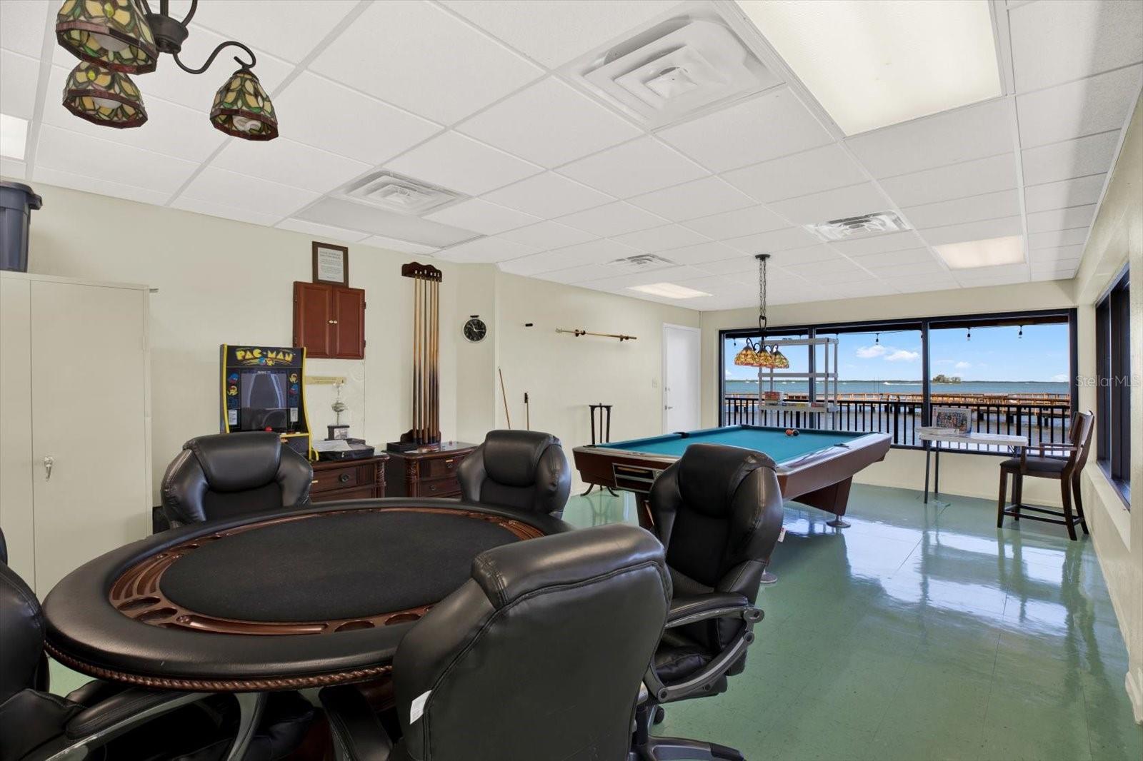 632 EDGEWATER DR #435