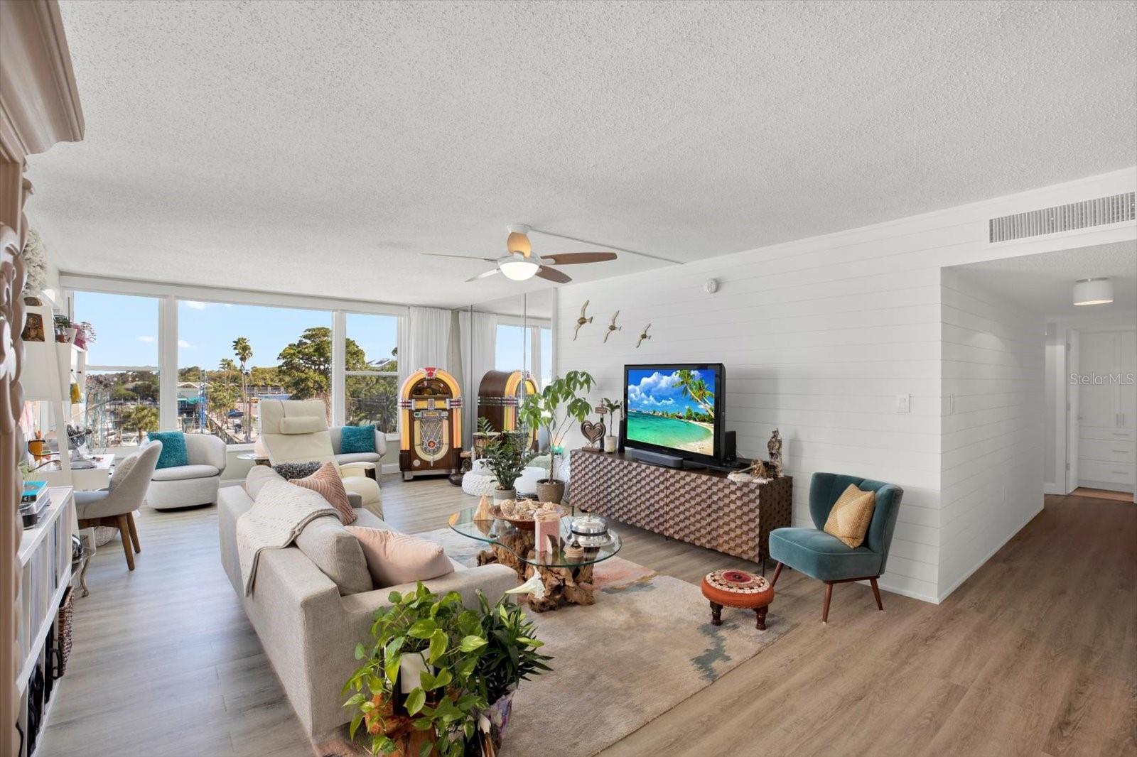 632 EDGEWATER DR #435