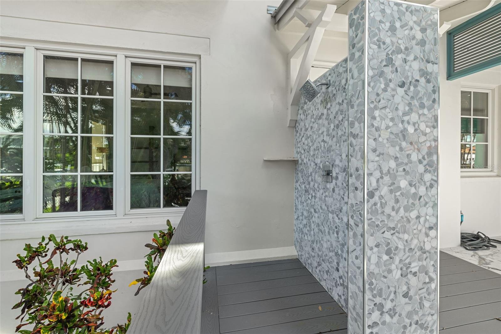 14 W SPANISH MAIN ST