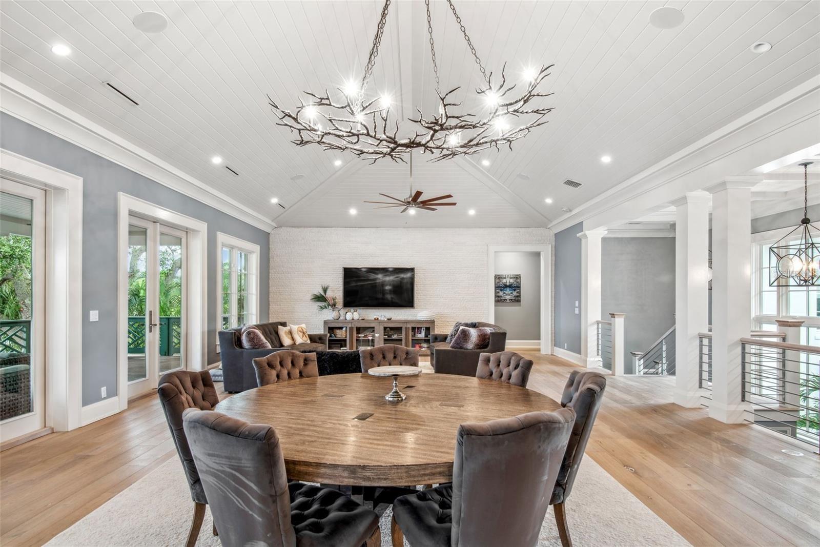 14 W SPANISH MAIN ST