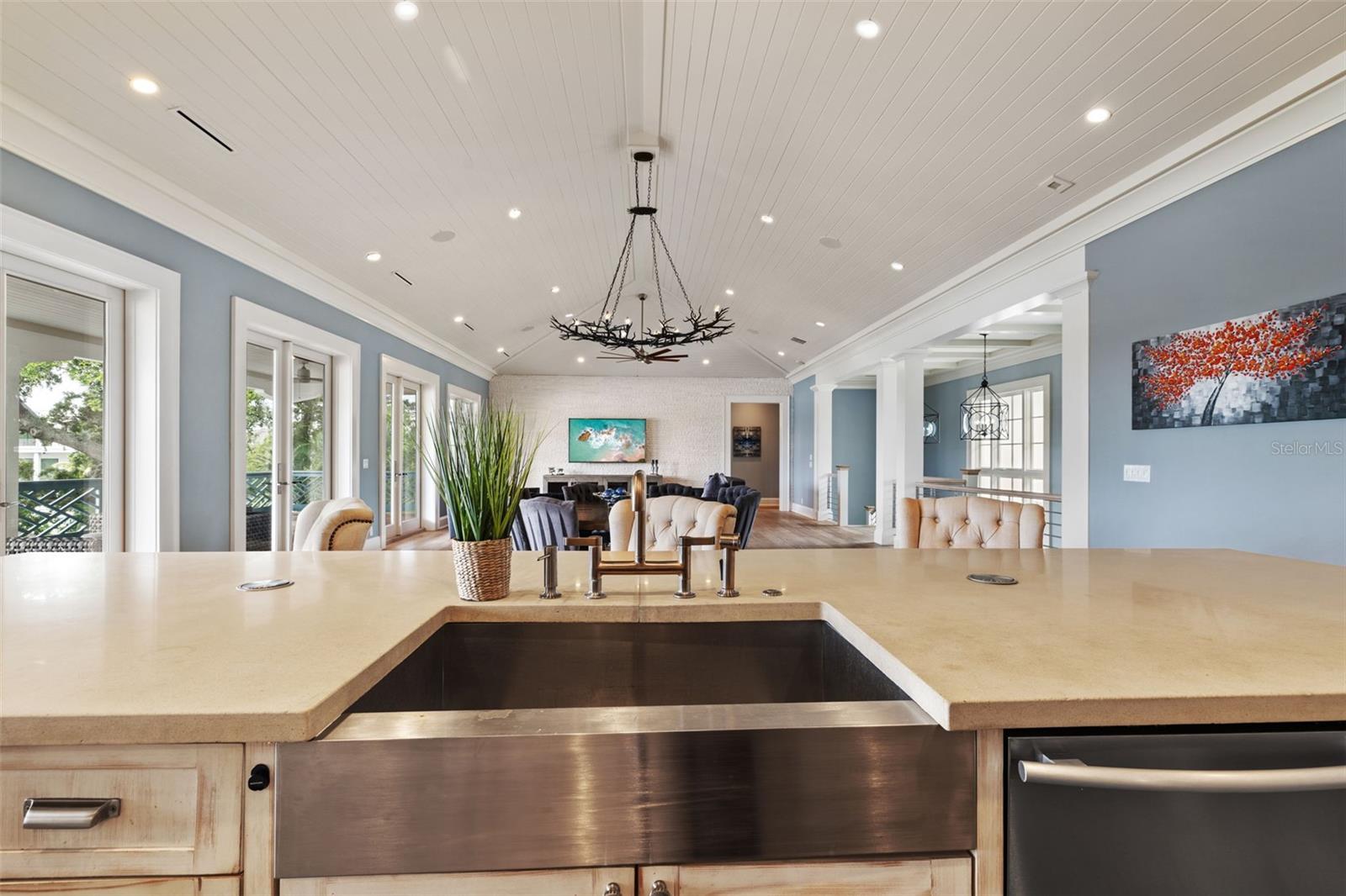 14 W SPANISH MAIN ST