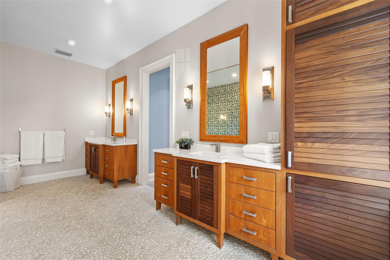 14 W SPANISH MAIN ST