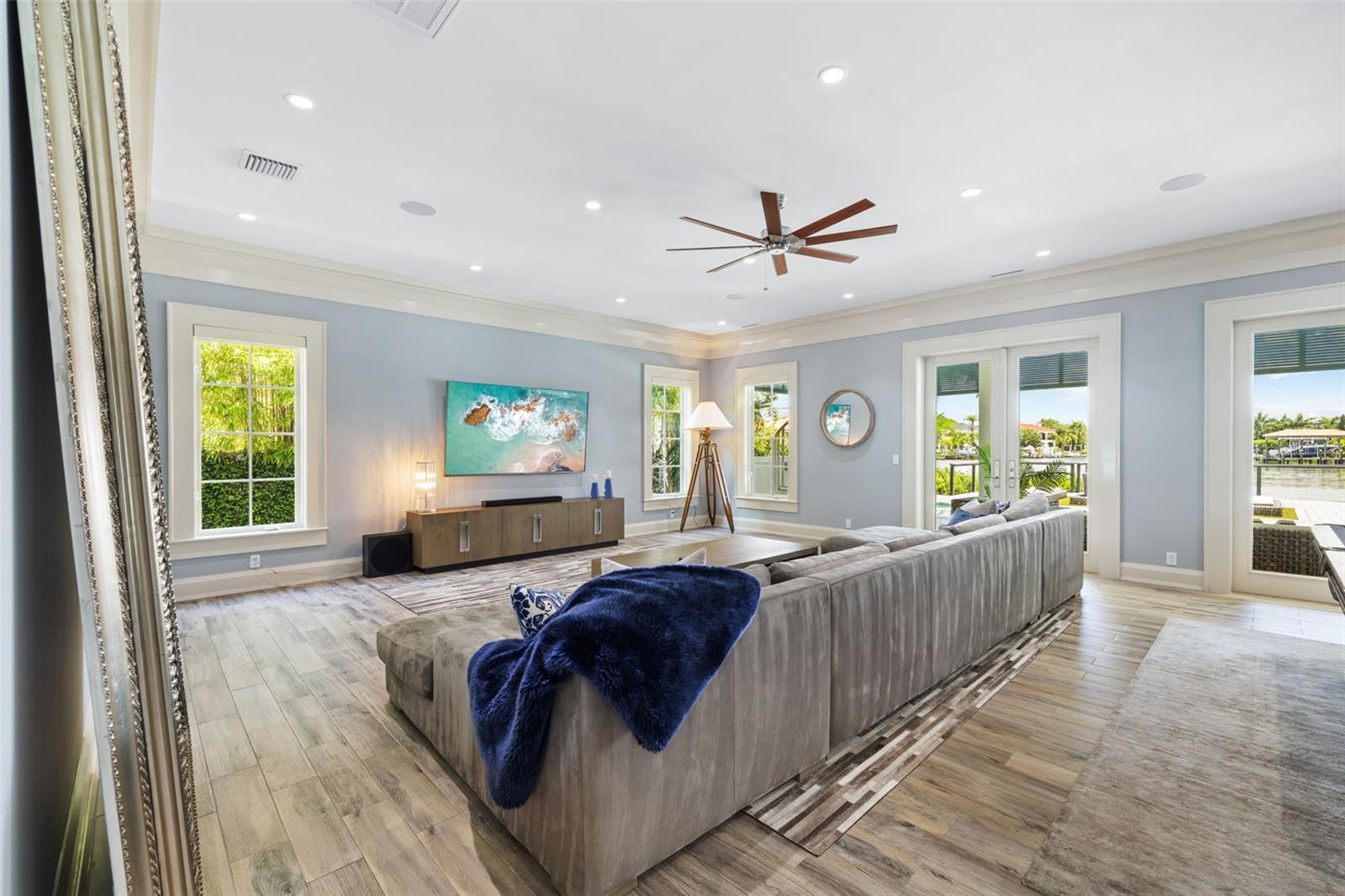 14 W SPANISH MAIN ST