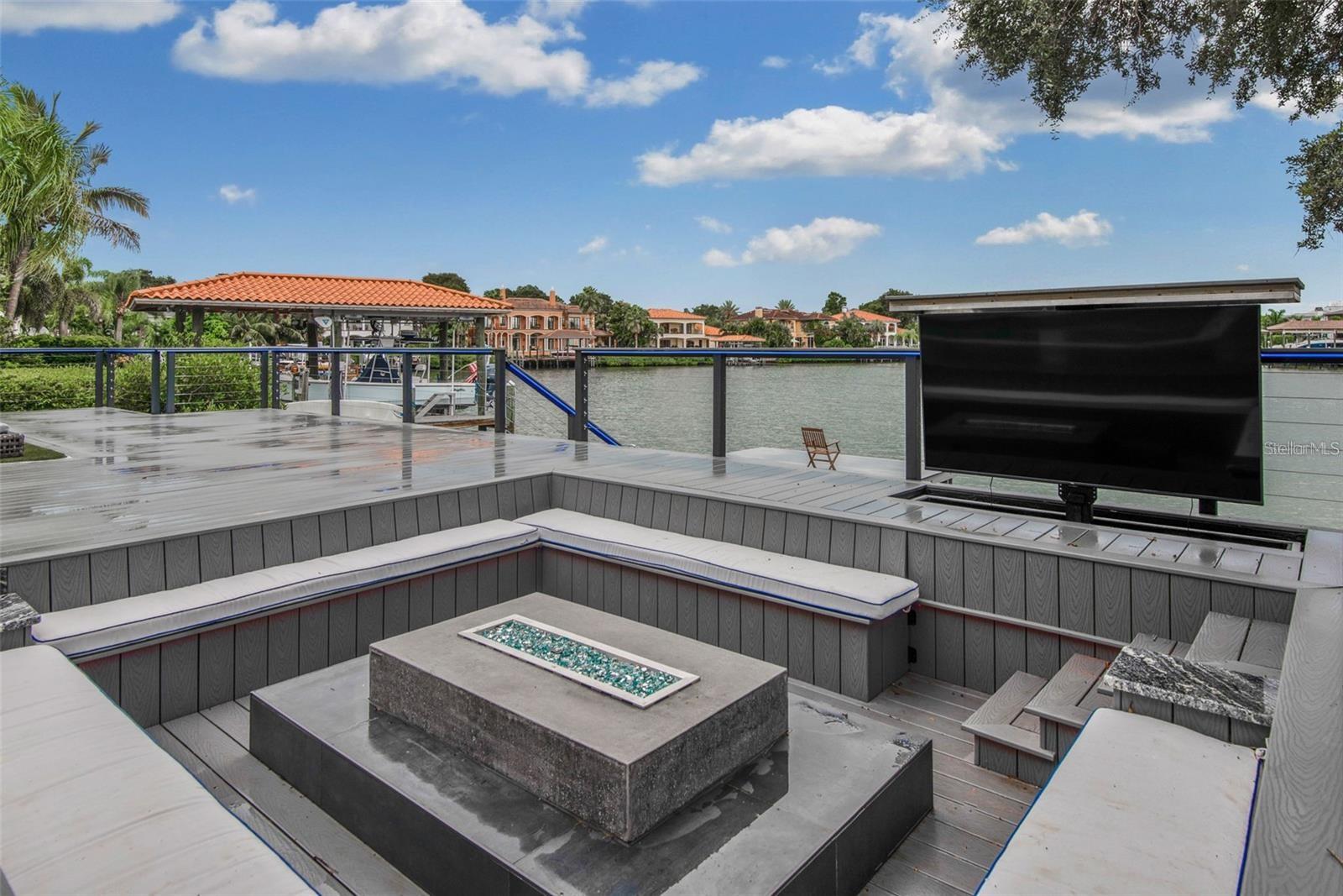 14 W SPANISH MAIN ST