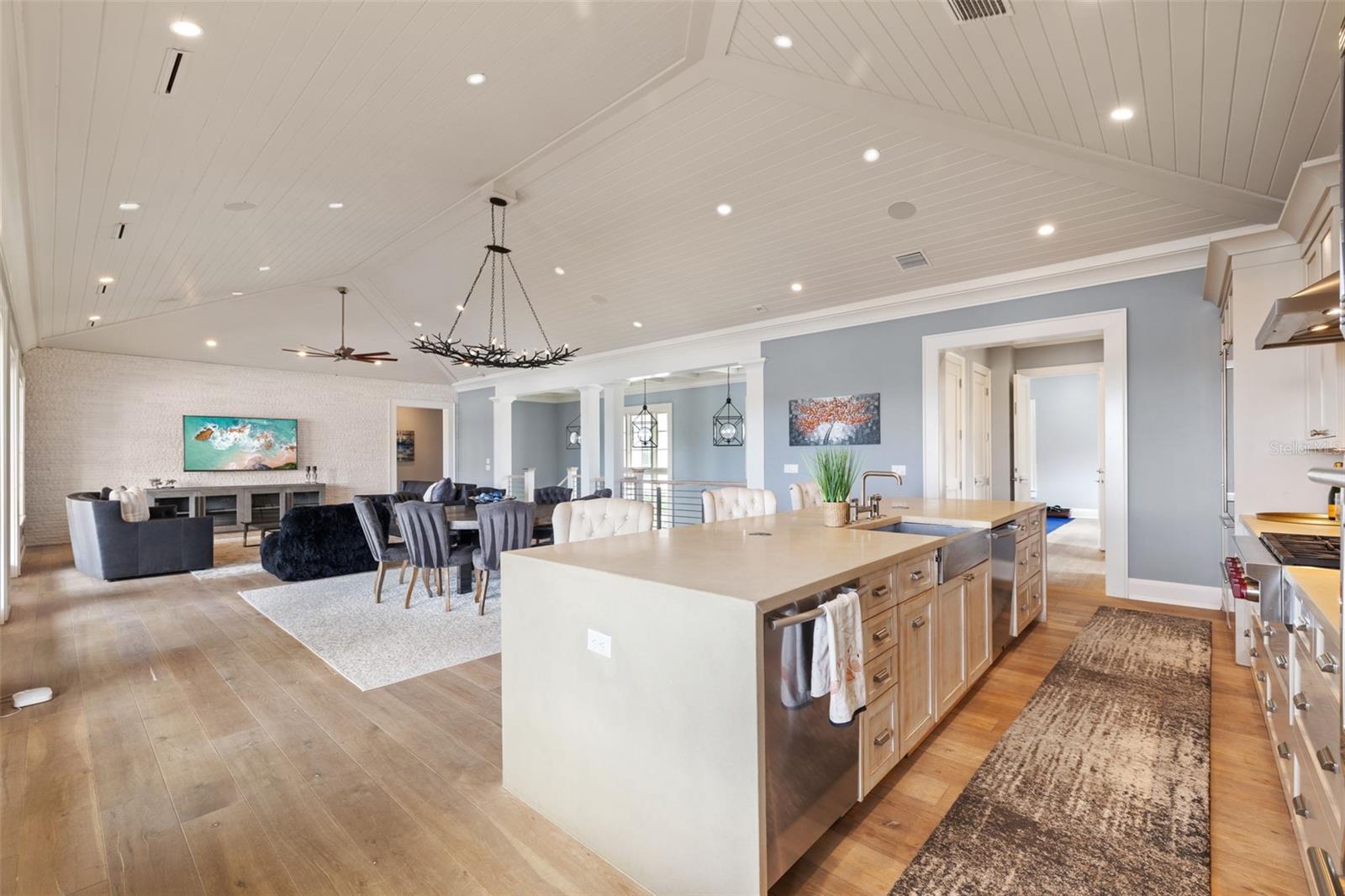 14 W SPANISH MAIN ST