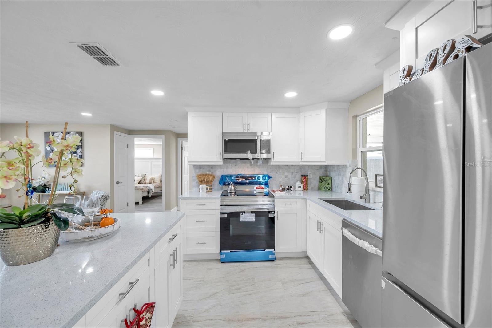 5728 DOLORES DR